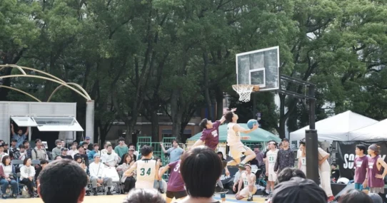 90s alt-rock heckling - '90s Alt-Rock Heckling Shakes Up College Hoops