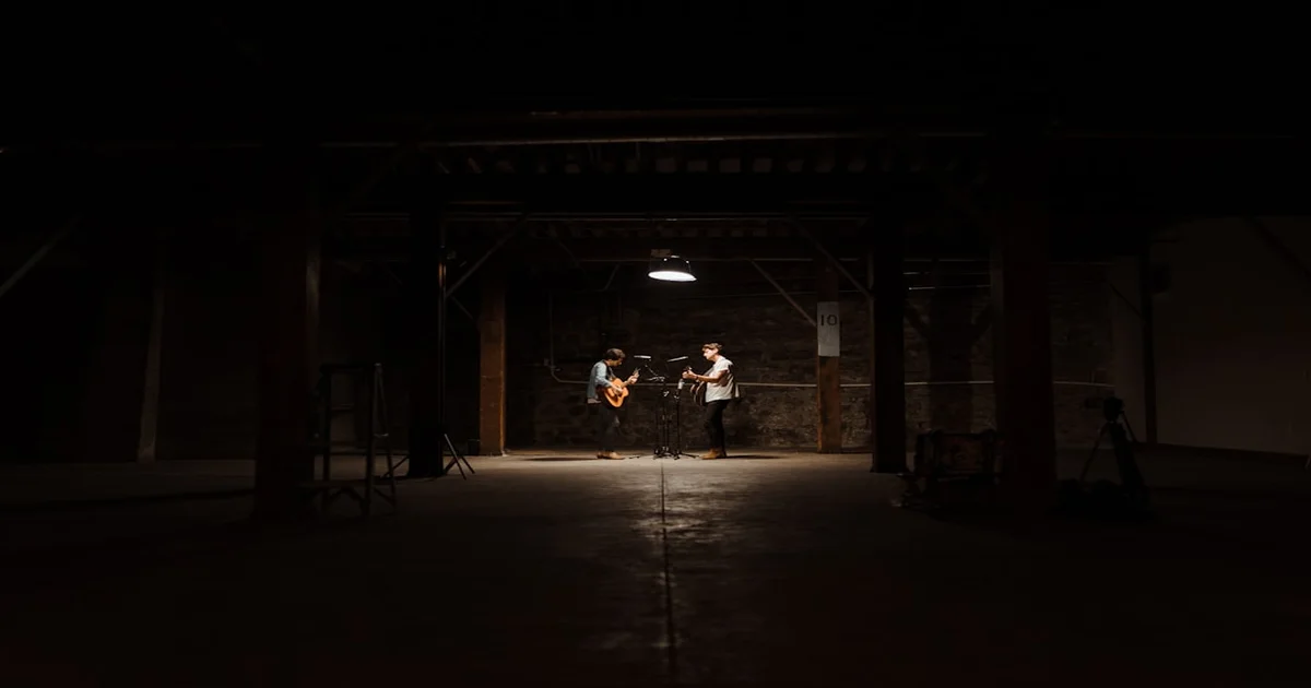 Deconstructed Country Ballads - Critics Rave: Deloyd Elze's Deconstructed Country Ballads Are Barely There, But Splendid