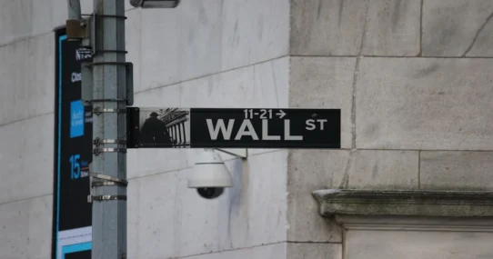 Dow futures fall - Dow Futures Fall as Traders Prepare for Worst by Hiding Under Desks