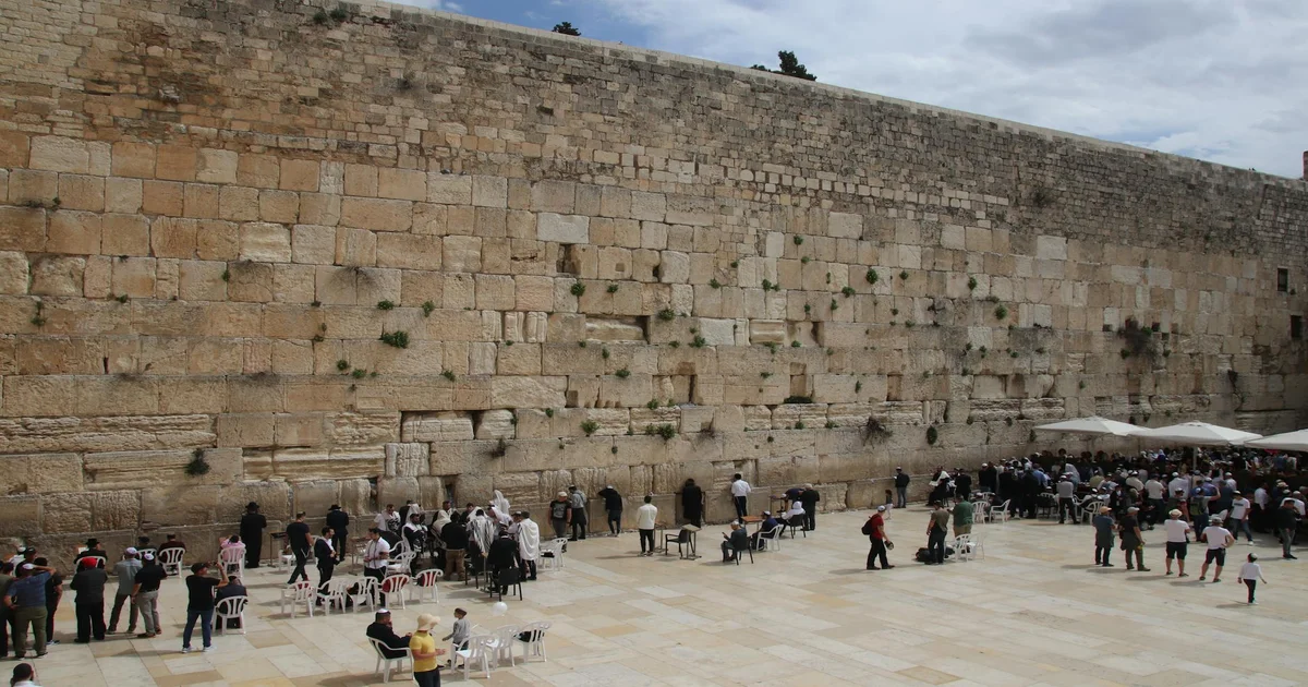 Palm Sunday Mass Barred - Israel Blocks Palm Sunday Mass with Innovative 'Divine Bureaucracy' Initiative