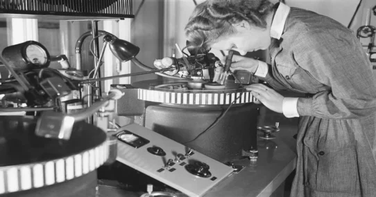 Perfect Woman Sound Machine - Katie Alice Greer's 'Perfect Woman Sound Machine' Achieves Full Vacuum Seal