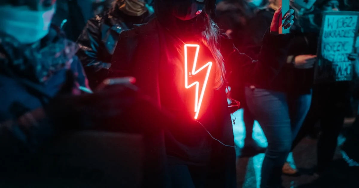 Lorde new label deal - Lorde Ready For New Label Deal, LED Jacket
