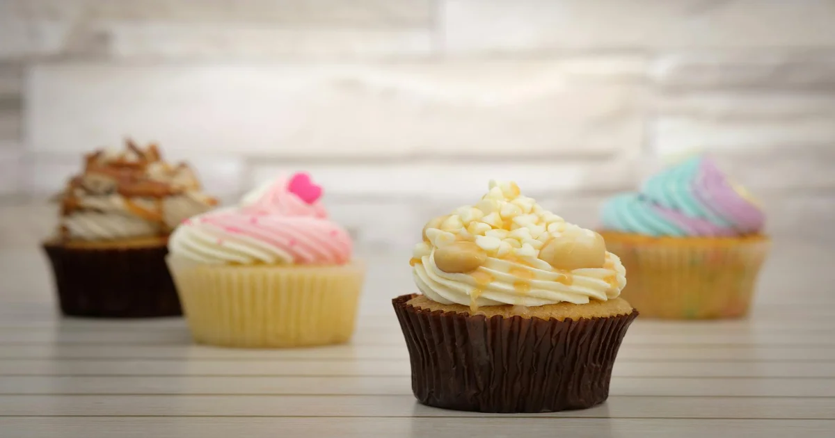 Oscars Afterparty Stars - Oscars Afterparty Stars Unwittingly Attend Local PTA Bake Sale
