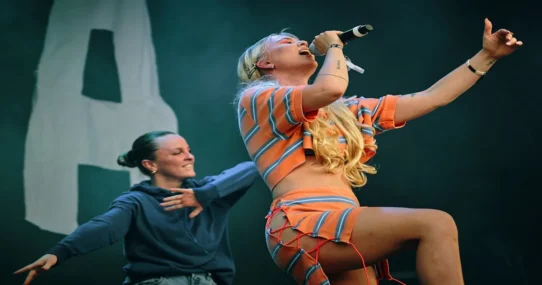 One Less Lonely Girl - Billie Eilish’s Mom Praises Justin Bieber For ‘One Less Lonely Girl’ Coachella Serenade