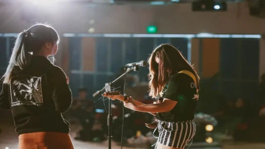 Hayley Williams Rachel Brown - Hayley Williams Brings Out Rachel Brown, Cements Friendship Legacy