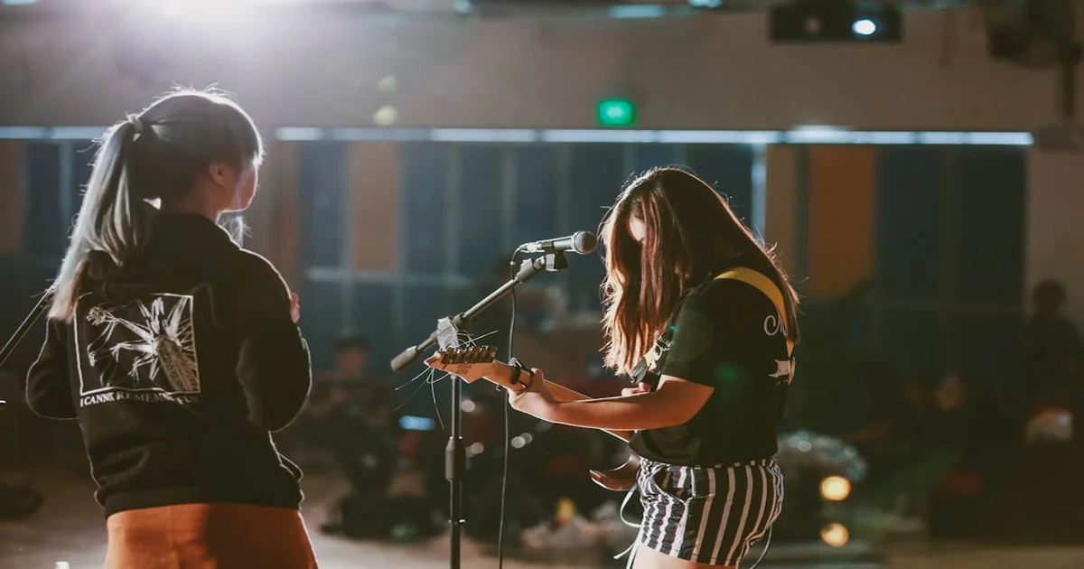 Hayley Williams Rachel Brown - Hayley Williams Brings Out Rachel Brown, Cements Friendship Legacy