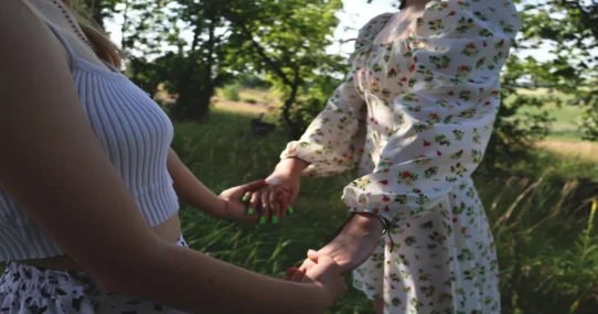 grass-fed grade A beef - Kacey Musgraves Squashes 'Grass-Fed' Beef With Miranda Lambert