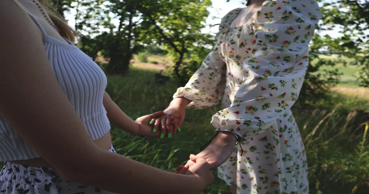 grass-fed grade A beef - Kacey Musgraves Squashes 'Grass-Fed' Beef With Miranda Lambert