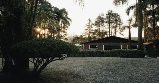 Sabrina Carpenter House Tour - Sabrina Carpenter 'House Tour' Video Reveals Startling Lack of Actual House