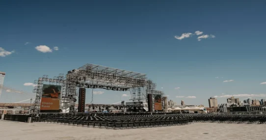 Sabrina Carpenter Coachella - Sabrina Carpenter's Coachella Set Features Lifetime Achievement Award For Sam Elliott