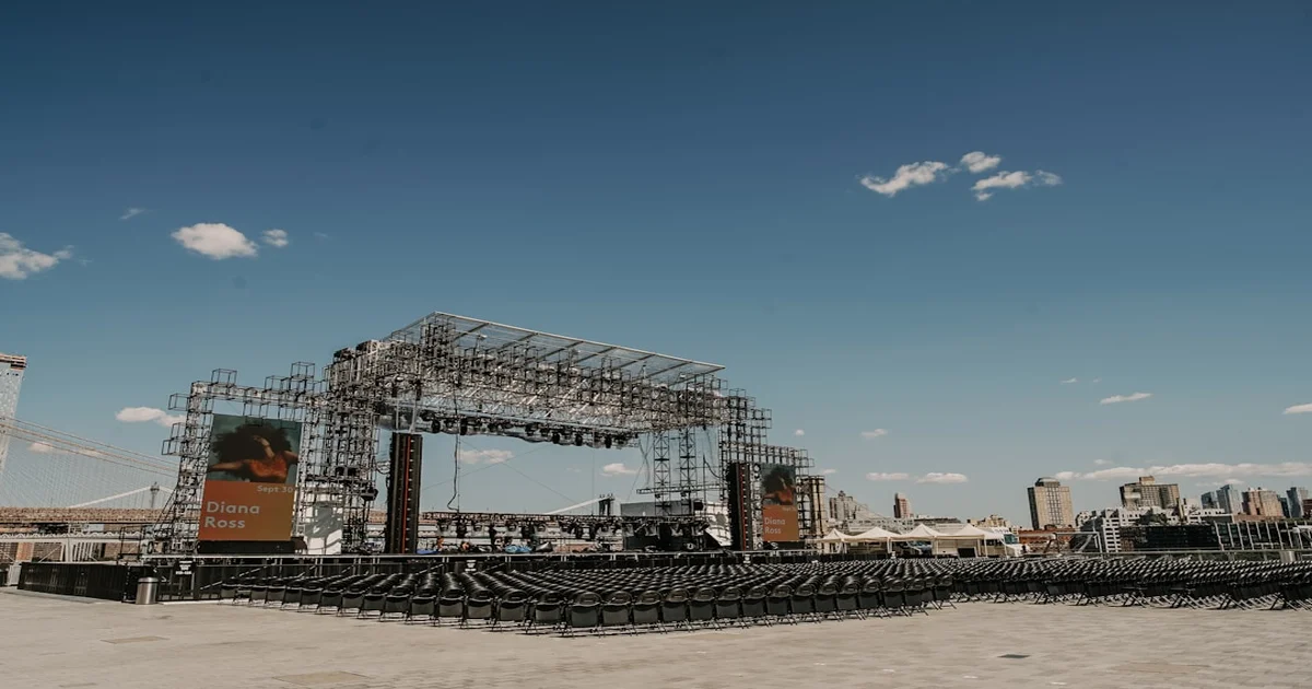 Sabrina Carpenter Coachella - Sabrina Carpenter's Coachella Set Features Lifetime Achievement Award For Sam Elliott