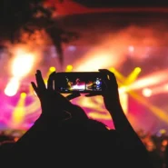Billie Eilish Concert Phones - Billie Eilish Approves Of Phones At Concerts, Mandates Fan Participation