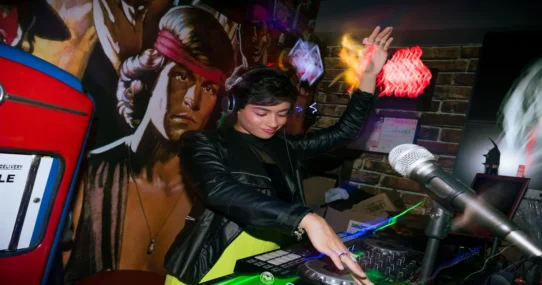 Björk DJ set - Björk Spins Vinyl At Venice Biennale, Promises Future Sounds