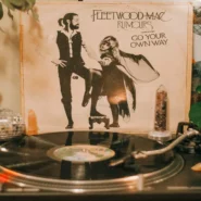 weeks at No. 1 - Drake Ties Fleetwood Mac, Rolling Stones; Fans Rejoice With "Rumours"