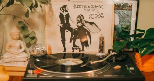 weeks at No. 1 - Drake Ties Fleetwood Mac, Rolling Stones; Fans Rejoice With "Rumours"