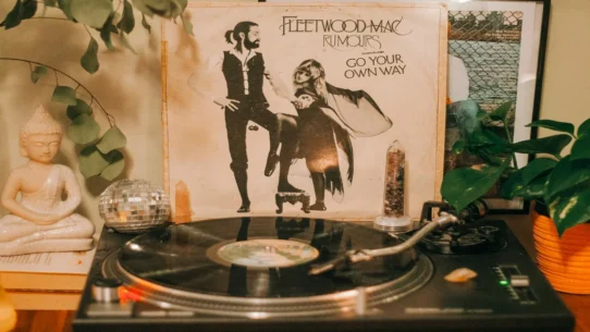 weeks at No. 1 - Drake Ties Fleetwood Mac, Rolling Stones; Fans Rejoice With "Rumours"