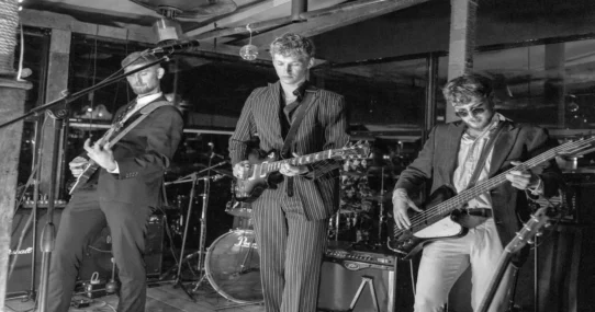 Oasis documentary - Oasis Reunion Doc Coming To Disney+ From Peaky Blinders Creator