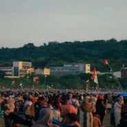 Shakira's free concert - Shakira's Free Concert Draws 2 Million, Drowns Copacabana