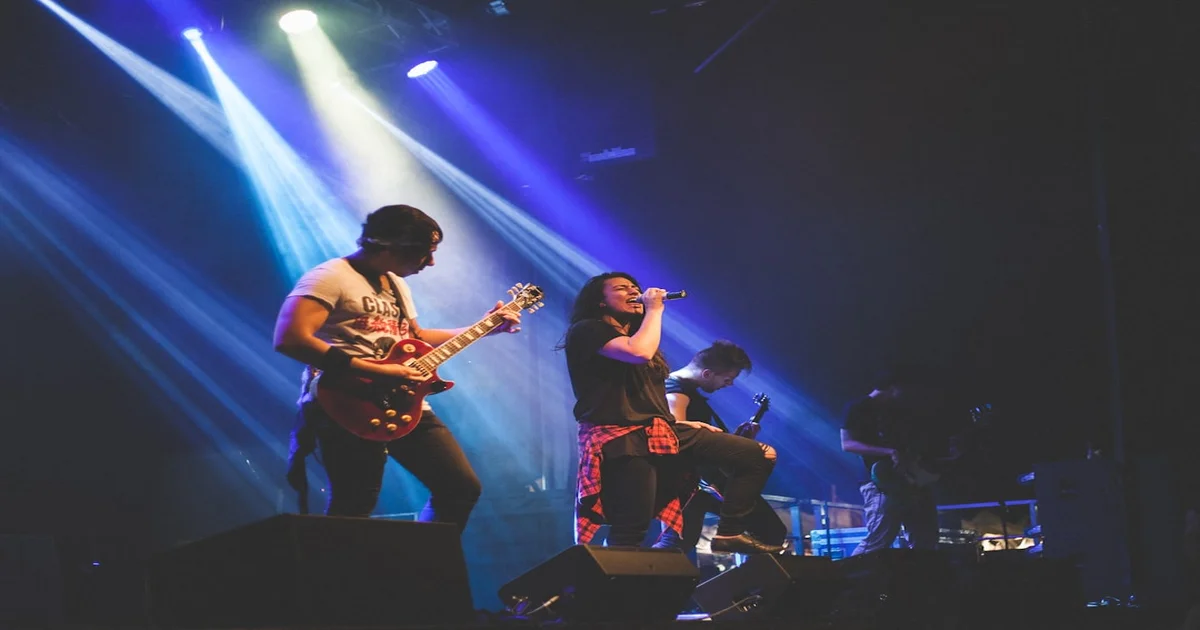Strokes Valensi Hiatus - Strokes' Valensi Hiatus Blamed on 'Too Many Chords,' Replacement Brings Laser-Focused Energy