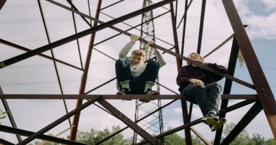 Beabadoobee Pylon Album - Beabadoobee Unveils 'Pylon' Album, Fans Brace for Structural Engineering Concepts