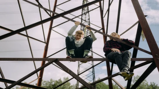 Beabadoobee Pylon Album - Beabadoobee Unveils 'Pylon' Album, Fans Brace for Structural Engineering Concepts