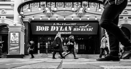 Dylan Tour Guitarists - Dylan Tour Guitarists Mysteriously Removed by Road Crew Following 'Chord Incident'