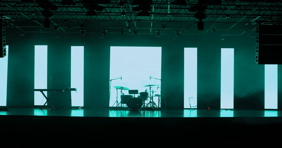 Ed Sheeran LOOP Tour - Ed Sheeran's 'LOOP Tour' Traps Thousands in Endless Repetitive Concert