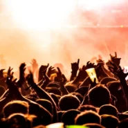Iron Maiden phone-free - Iron Maiden Fans Locked Out Of Phone-Free Zone
