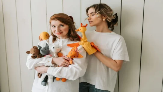 Laura Sings Raffi - Laura Marling Surprise Drops Full Raffi Covers Album 'Laura Sings Raffi'