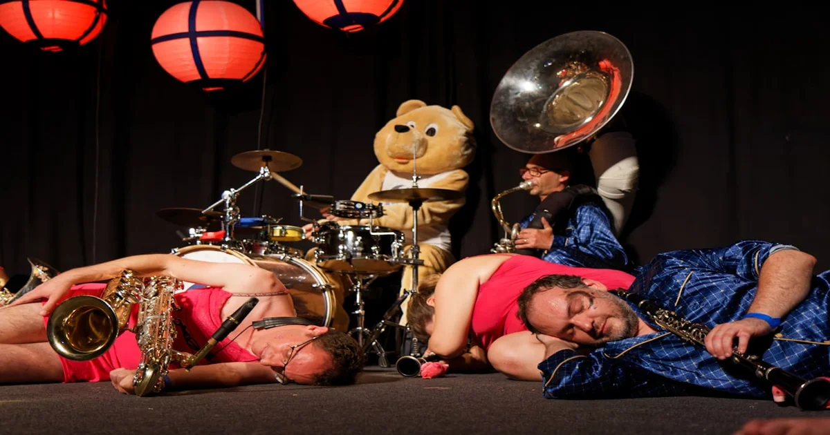 Sleep returns - Sleep Returns With Tour, Comic Book, After Eight Years Of Intense Napping
