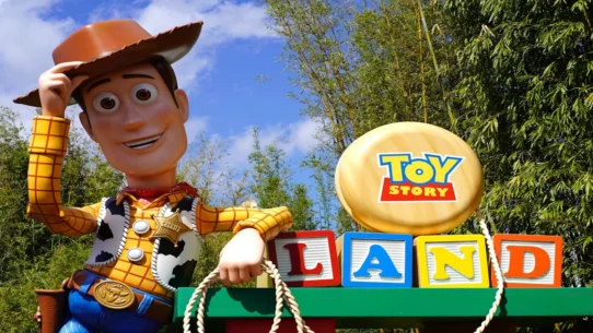 Taylor Swift Toy Story - Taylor Swift Lands Role As Live-Action Bo Peep In Surprise ‘Toy Story 5’ Cameo