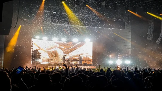 Trump 90s Festival - Trump's '90s Music Festival Drowned by Rain, Vanilla Ice Only Survivor