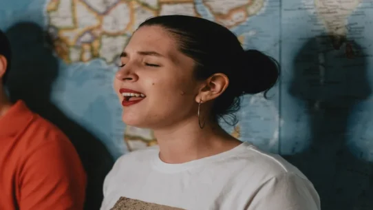 pointing fingers - Gracie Abrams Done 'Pointing Fingers' After Realizing Other People Exist