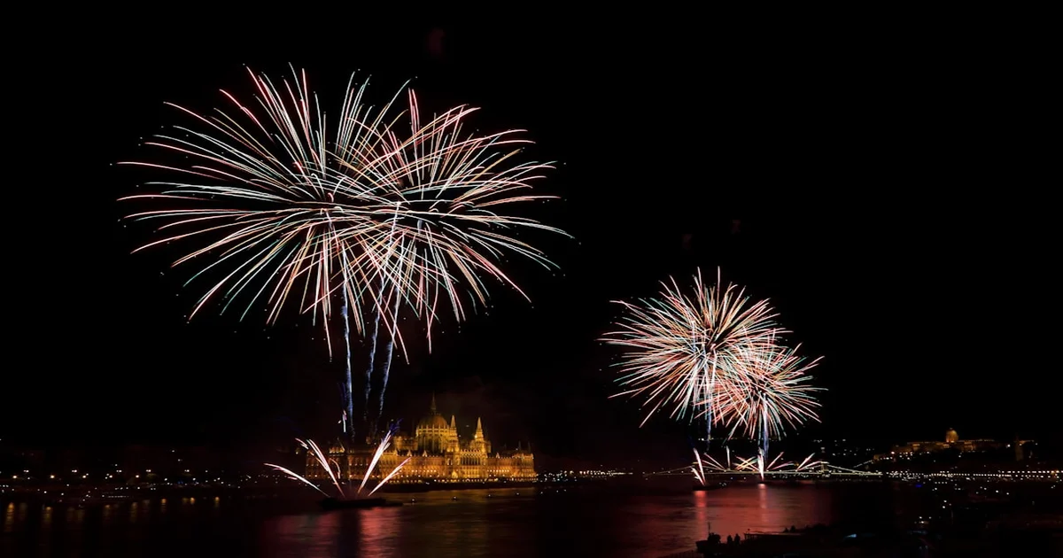 Pope's July 4 visit - Pope's July 4 Visit Declared Universal Holiday by Enthusiastic Public