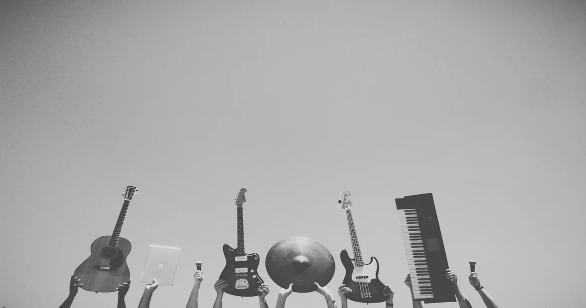 Indie Rock Crossover - Spoon Bring Out Hamilton Leithauser, Britt Daniel Joins Bodega in Unsettling Display